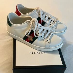 Women’s Gucci Ace sneaker with bee